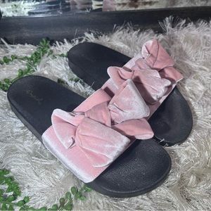 -💙2/$40💙Qupid Pink Velvet/Suede Bow Tie Slides Size 10